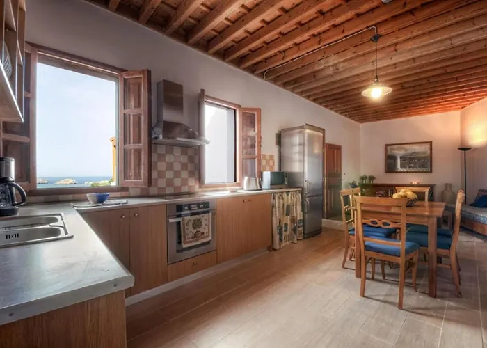 Villa Thalassa 1 2 Bedrooms With En-Suite Sea Views וילה